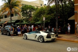  Lamborghini Aventador LP700-4 