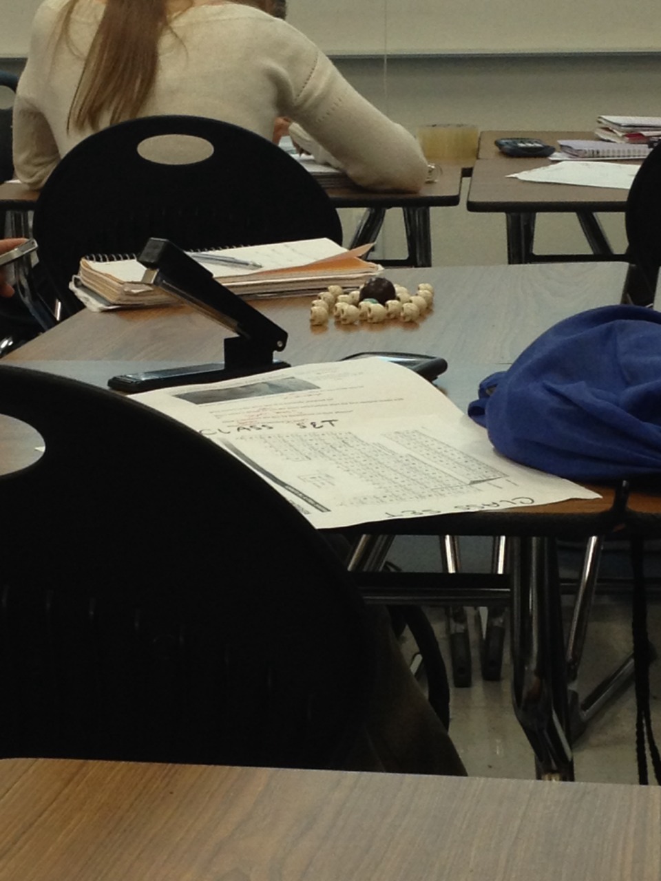 doomstrudel:  doomstrudel:  this kid has been arranging skulls all class i think