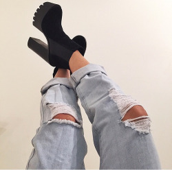 depth-of-beauty:  Chunky Heeled BootsBoyfriend