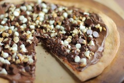 preachnikon:  my type of dessert pizza 