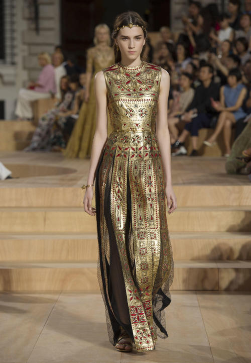 midvintr:  Valentino’s Mirabilia Romae Haute Couture Show Fall 2015 