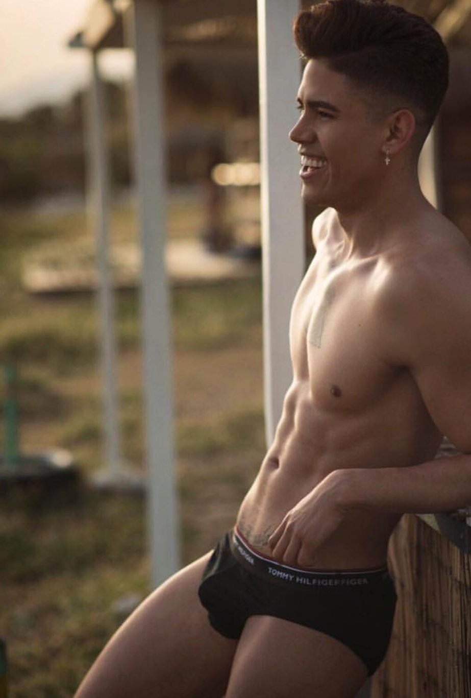 go-pumas:  guyscollector:  Un chacal español, puff 😍😌  Beefcake Lust.