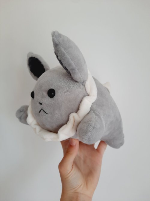 shiny-jolteons:shiny-jolteons: Eeveelution loaf plushies! Adorable and round, shiny eevee and espeon