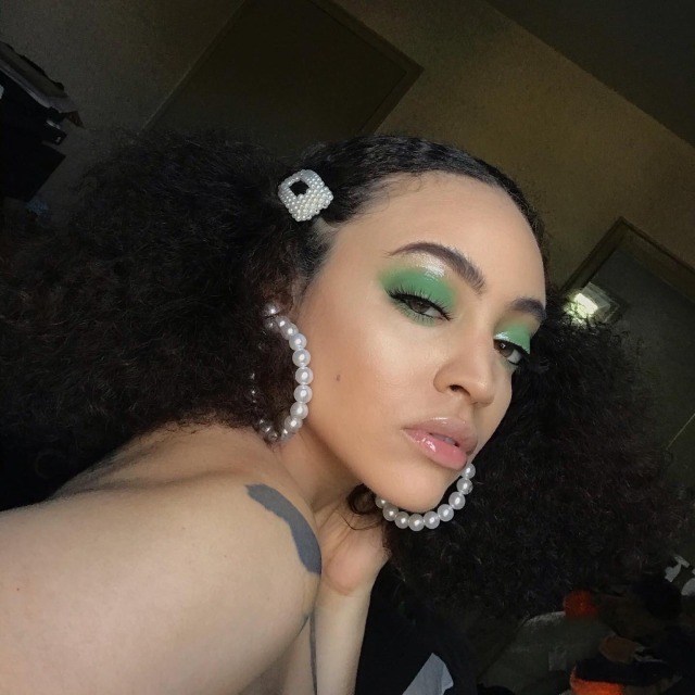 lex-thegreat:I love a glossy lid honey 