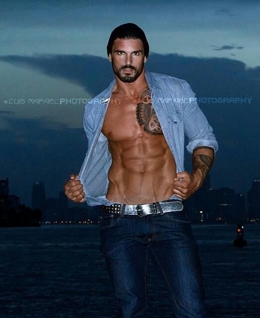 Stuart Reardon, just take it all off!