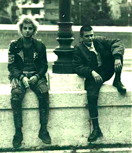 punkpistol-seditionaries:  . PUNK + SKIN, LONDON 1979 . 