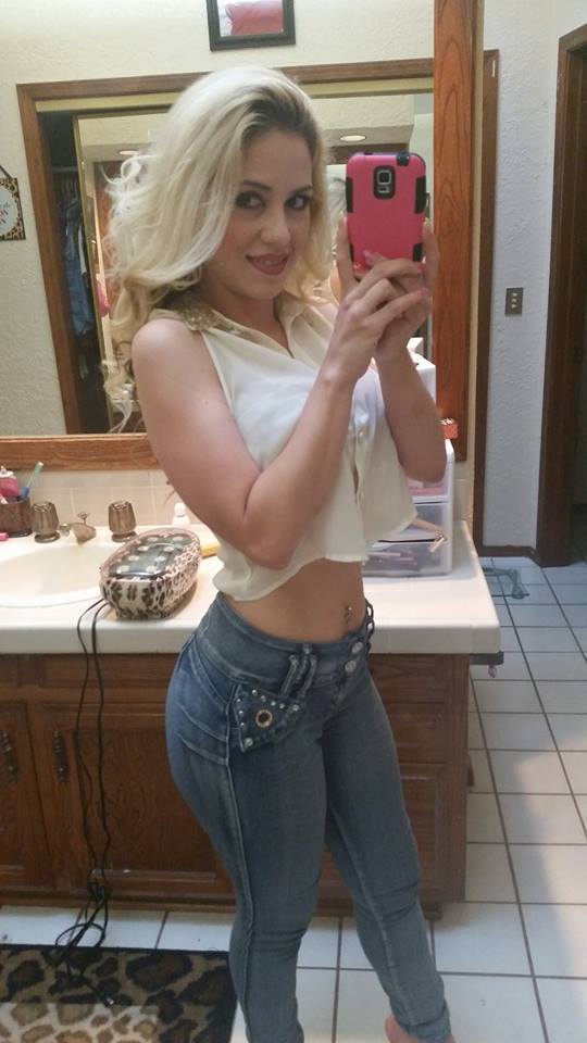 chicanalover88:  Beautiful chicana Marisa looking so damn fine!