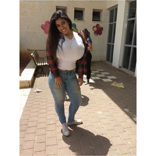 bustychicks2:  Huge tits on this teen!