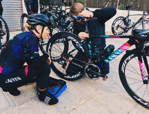dfitzger:  by @pelotonmagazine: Trixi Worrack works closely with one of our @WMNcycling team mechani