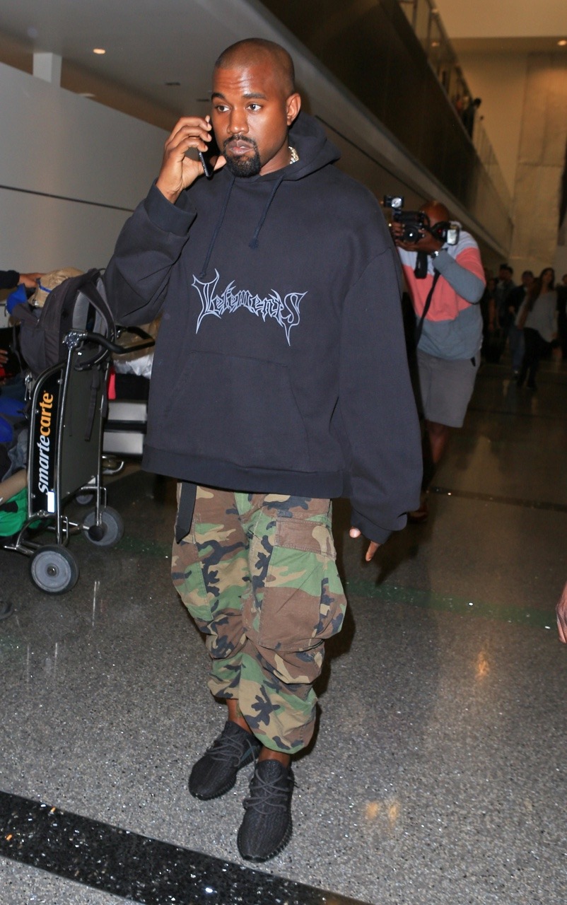 kuwkimye:  Kanye at LAX airport - July 6, 2015