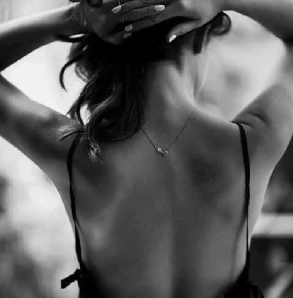 velenoinsostenibile:
““Avrebbe fatto come faceva sempre, avrebbe cercato le cose dolci fra le amare.”
- Jamie Ford
”