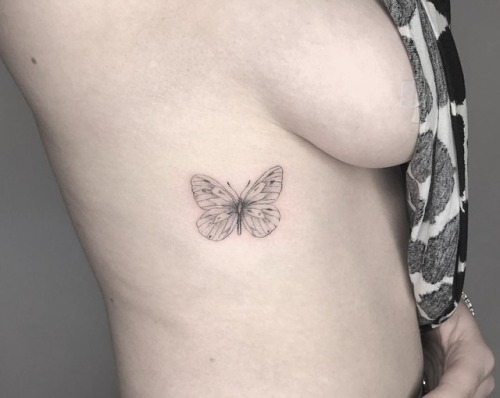 Little butterfly for Hannah today also ✨ thank you! . . . . . #contemporarytattooing #minimalisttatt