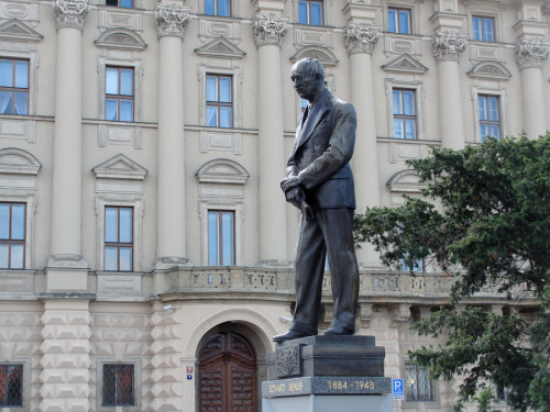 sirgerald12th:Edvard Beneš (1884-1948) was a leader of the Czechoslovak independence movement. Pragu