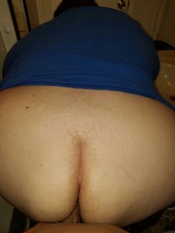 sokali1994:  lovemenofallsizes:  Getting fucked while getting ready in the bathroom. He can’t resist my ass no matter what room we are in.  Me and babe!!!