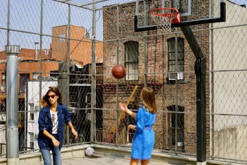 phiilx:  Alexa Chung and Tone Damli playing basketball at the launch of the Villoid App
