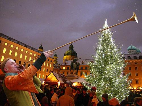 gay-zombies: piratical-princess: When Germany does Christmas, they play to win.  The Munich Chr