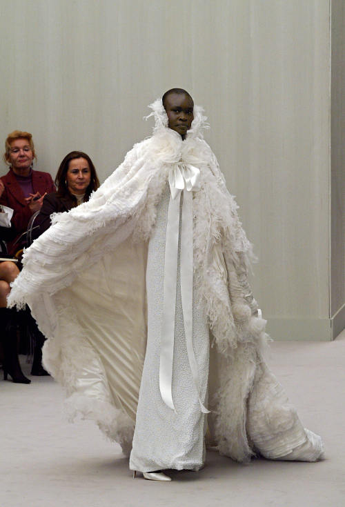 chloesevignies:alek wek as “the bride” at chanel haute couture s/s 2004