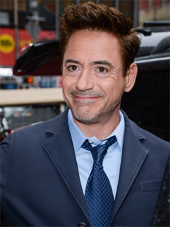 archangeltwoone:  rdjnews:  Robert Downey Jr. Gives Gold &amp; Diamond Iron Man