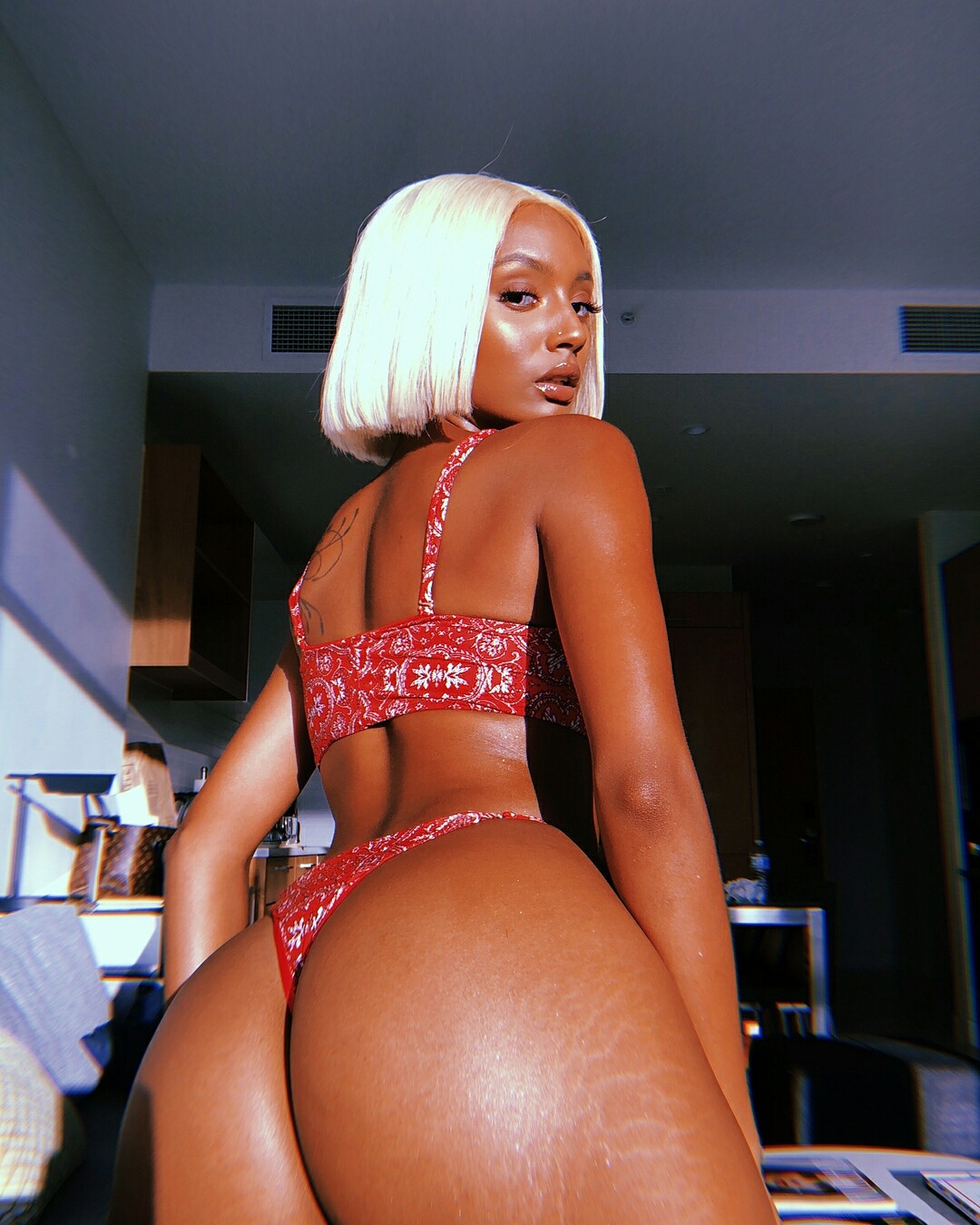 manologt666:nalggas:     Tiana Parker aka TianaParkr