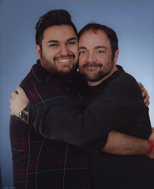 carnilia:  thatpunkalbs18:  I wanted to share my photo op with Mark Sheppard here. Mark really helped me in a dark time. I was so afraid to come out. At my first Supernatural con in 2012 he spoke about acceptance of gay characters in tv. His words helped