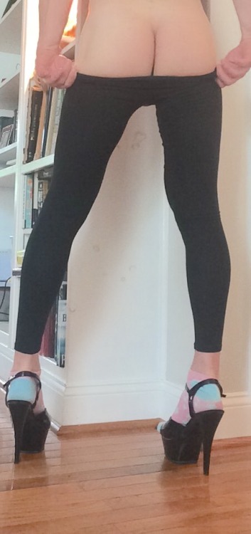 jesssicalindsey449:  Yoga pants, high heels, porn pictures