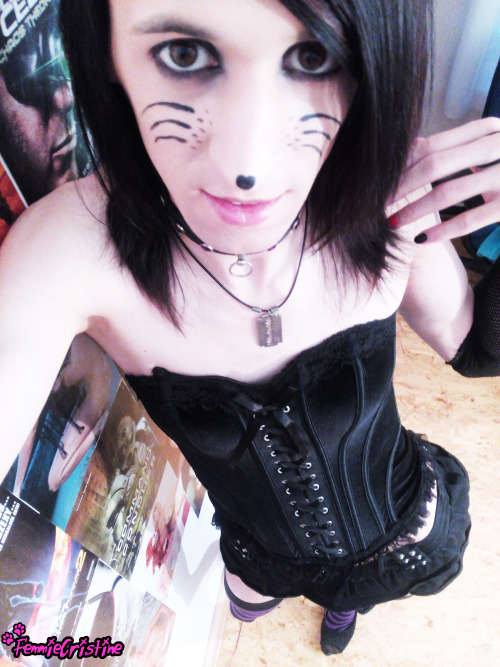 Some more pic from one of my old sets. Meow? =^_^=