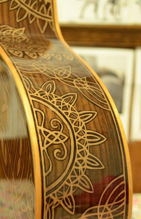 fuckyeahvikingsandcelts: the-vashta-nerada: ianbrooks: LOTR Illustrated Guitar by Vivian Xiao E