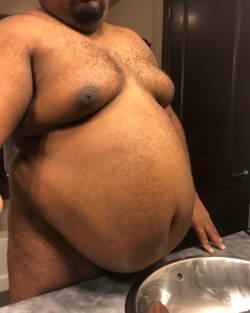 blkfatchub:  Goodnight belly #fatty #bigbelly #gainer #grommr #gaybear #thebearmag #blkhole340  (at Woodland Hills, California)