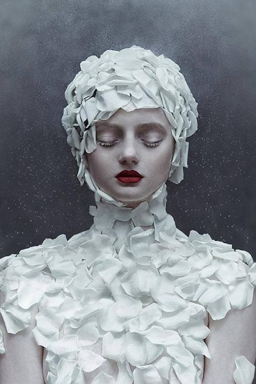 Photography  Zhang Jingna Makeup  Viktorija Bowers Model  Lily Olsen-EckerSource: http://www.thefa