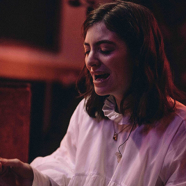 lorde-daily:Vevo x Lorde behind the scenes.