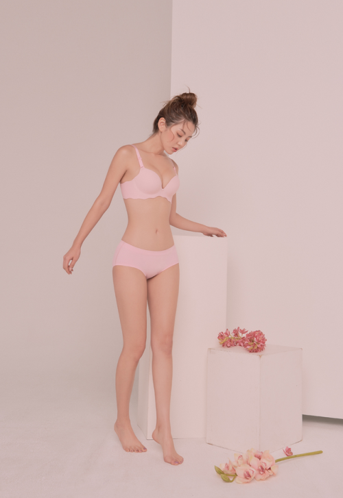 korean-dreams-girls:    Lee Chae Eun - August 29, 2019 2nd Set   