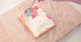 ryeou:  how to: 「no bake mini strawberry roll cake」 