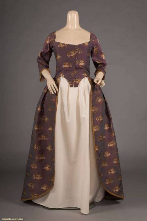 LADIES BROCADED PURPLE SILK OPEN GOWN, AMERICA, 1770-1785Open robe a l'anglaise of aubergine-copper 