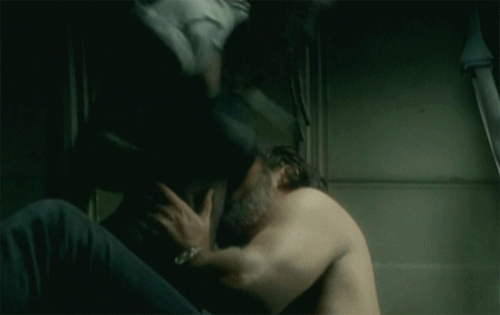 yemme:richonnexo:yemme:My God. DAMN I WISH THIS SCENE WAS LONGER!! Her getting on top of him and him