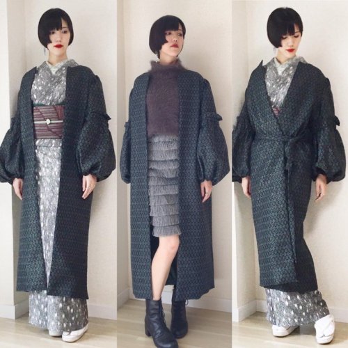 Modern kimono coat by Homsue. The balloon sleeves gives it all its flair!