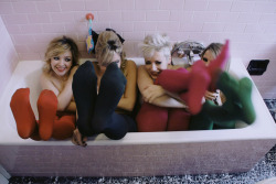 nylonpics:  A tub full of nylons and feet