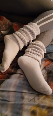 Porn Pics thesockqueen:Want to fall asleep at my feet