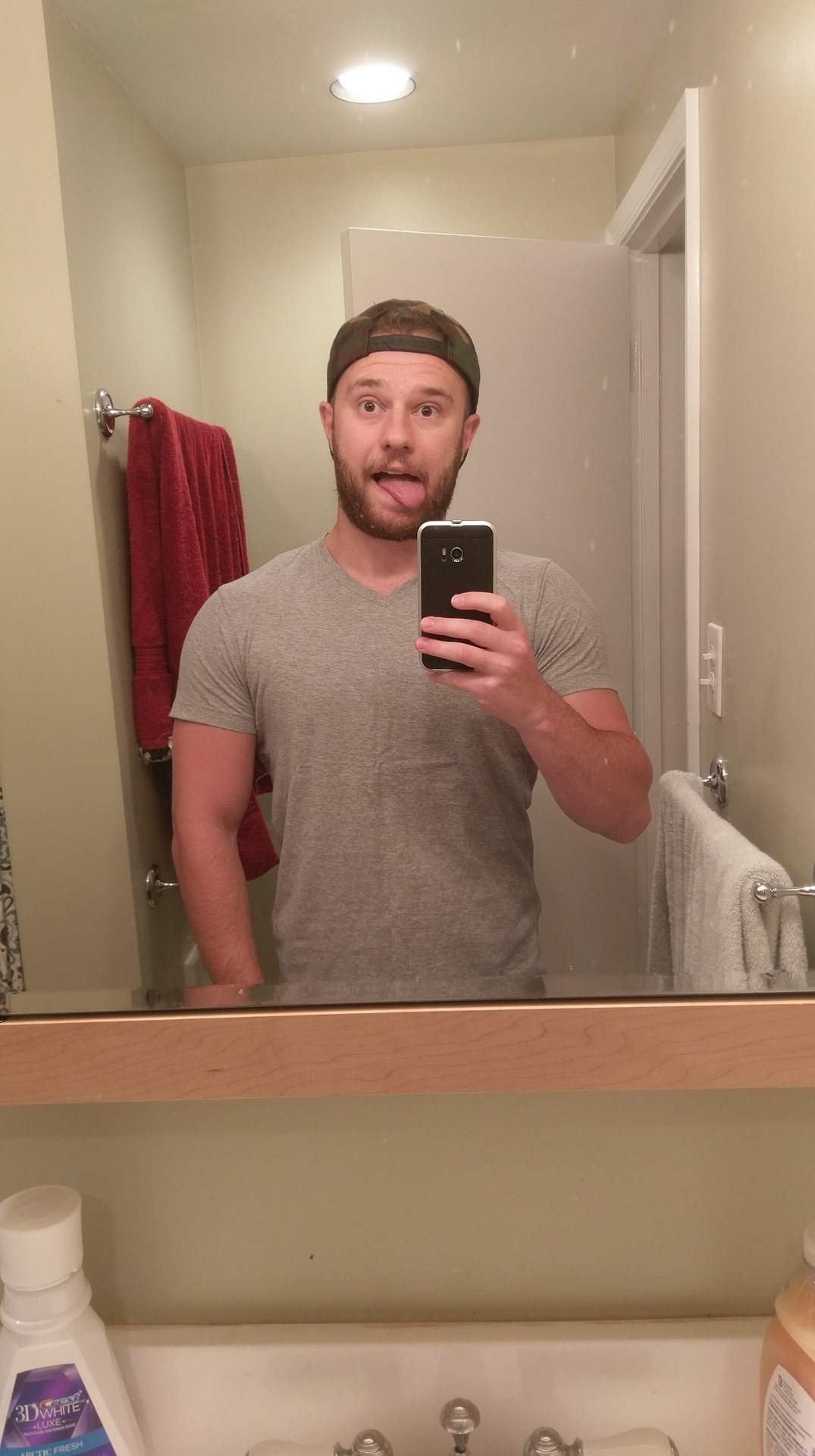 stayshreddedmyfriends:  thatjeepgirl-crissey:  stayshreddedmyfriends:  Grabbing beers