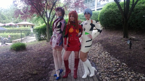 bespectaclednerd:  AnimeNEXT 2013 cosplay. The group Madoka cosplay was awesome! I probably saw more Eva related cosplays this year than ever before. >_<  Eeeee!  Finally some pictures from the Madoka cosplay :o) I’m the Kyoko with the spear,