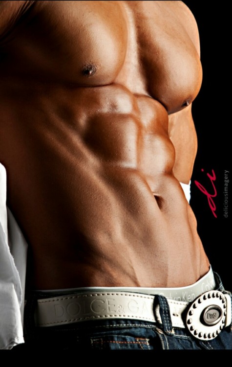 chit28:  Sexy Asian fitness stud Jagjit Athwal. All I keep looking at are those ABS ABS ABS !!!!!WOW!!!!!