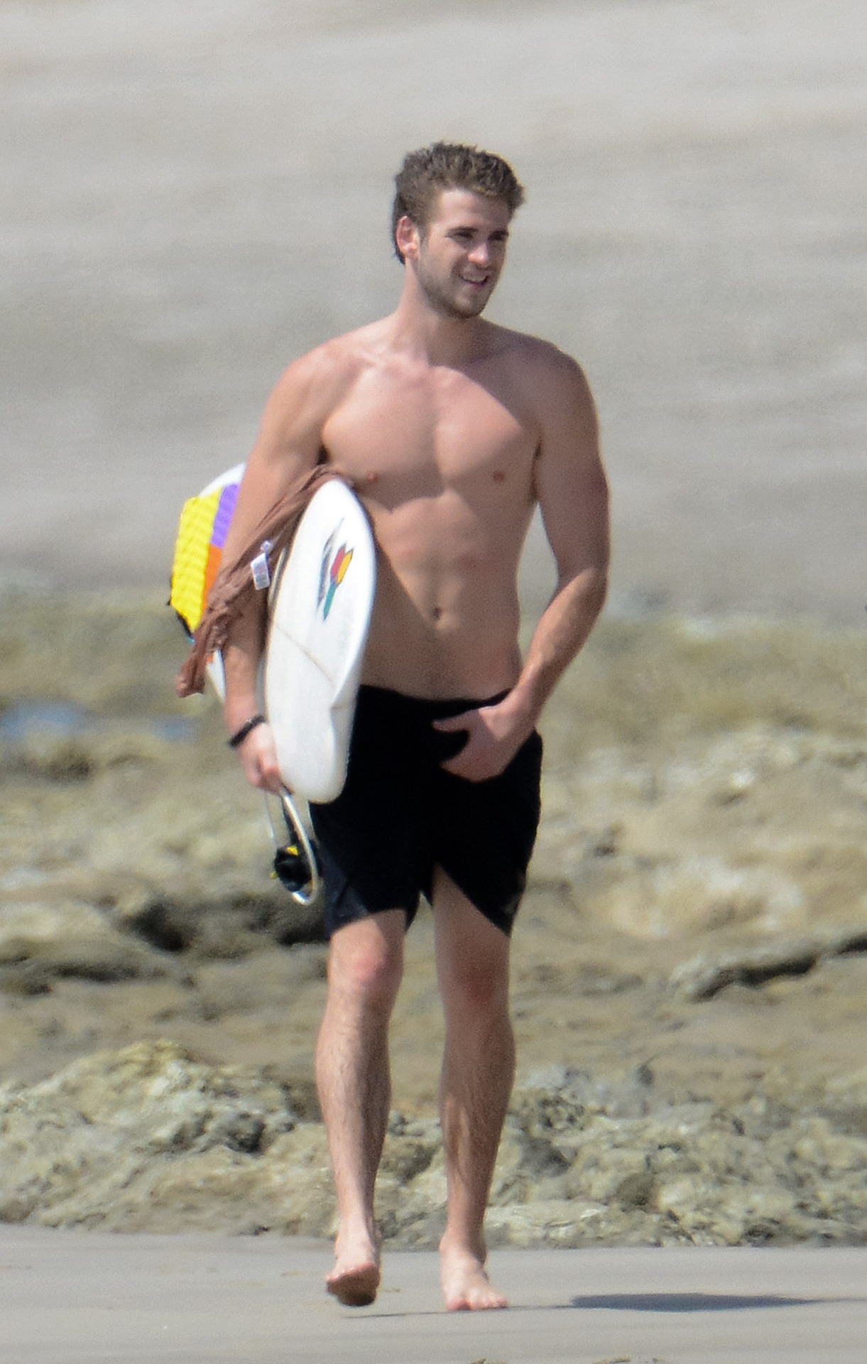 starringroles:  Liam Hemsworth candids 3