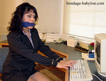 sweet-sallys-lesbian-blog:  happytie:  E-mail is such an easy way to keep in touch!