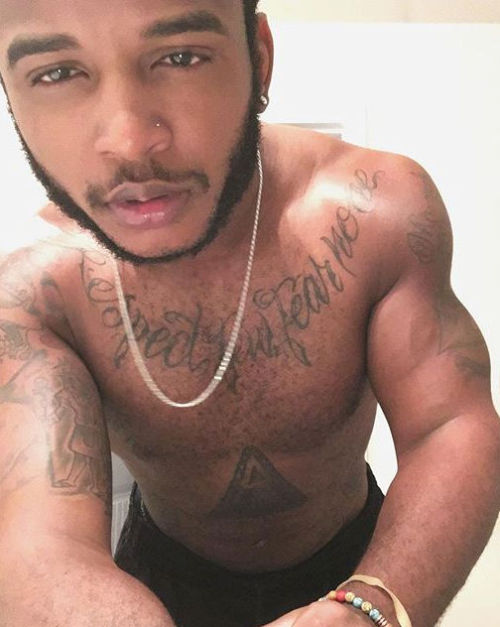 luvphattazz:  Damn he is mad sexy as hell to me……