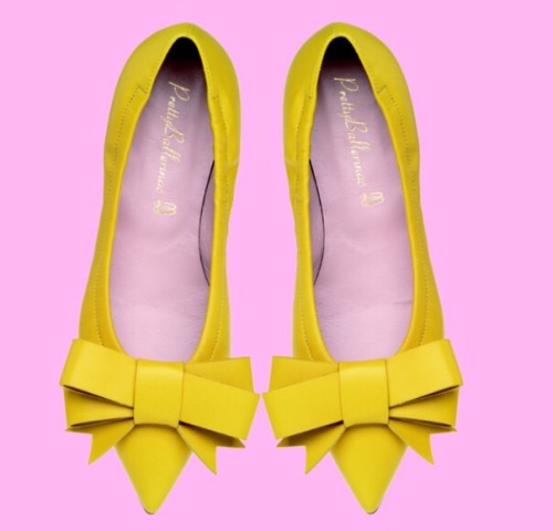 Beautiful Miu Miu shoe for Spring and I love also the ankle version in stripes. A lot of strings, di