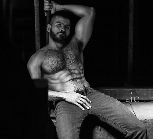 beardburnme:  “#tbt  Chelsea, NYC  oct 2015 by @Isaurocairo” by @thiagodj1 on Instagram http://ift.tt/1OkgMQi