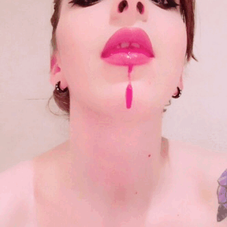 thats-disgusting-emily2:  I’d be a messy Vampire. Jeanette Voerman, I’m comin for your gig