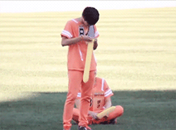 throwback: when myungsoo accidentaly hit dongwoo’s head with a bottle of water + leader sunggyu being too happy after it.