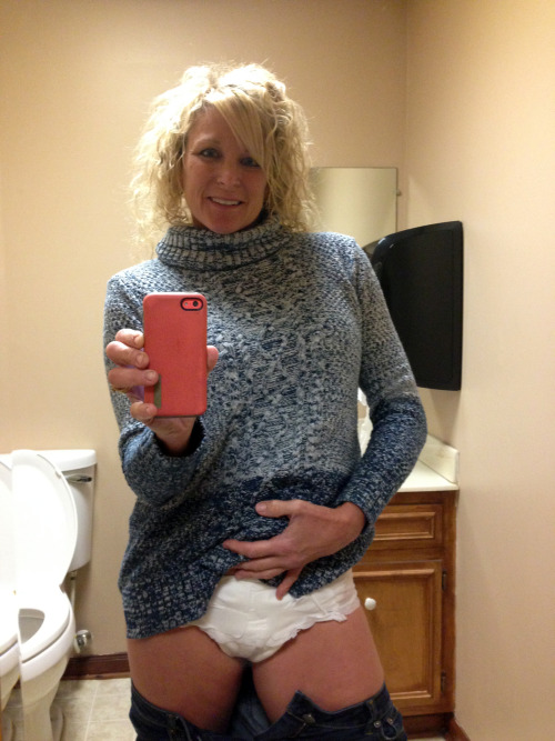 thebambinogirl:  My first diaper check while at work. I am still nice and dry! 