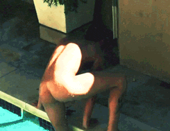 dudeamuse:  aussielicious:  The only way to dress in a pool  U 
