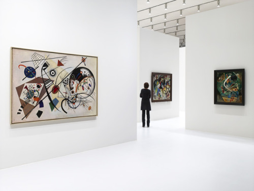 View of the exhibition Kandinsky, Malevich, Mondrian – The Infinite White Abyss. Kunstsammlung Nordr